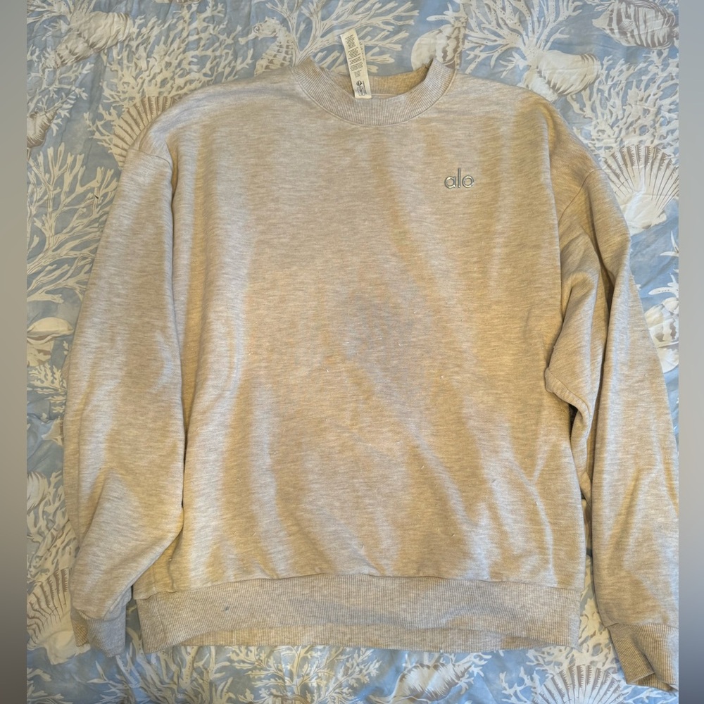 NWOT, worn once, Alo Accolade crew neck  sweatshirt. Size M, color Oat Milk